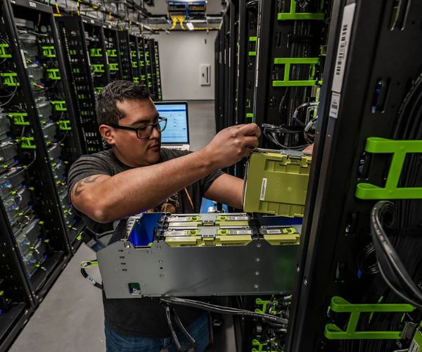 Server Rack là gì? Có những loại Server Rack nào?