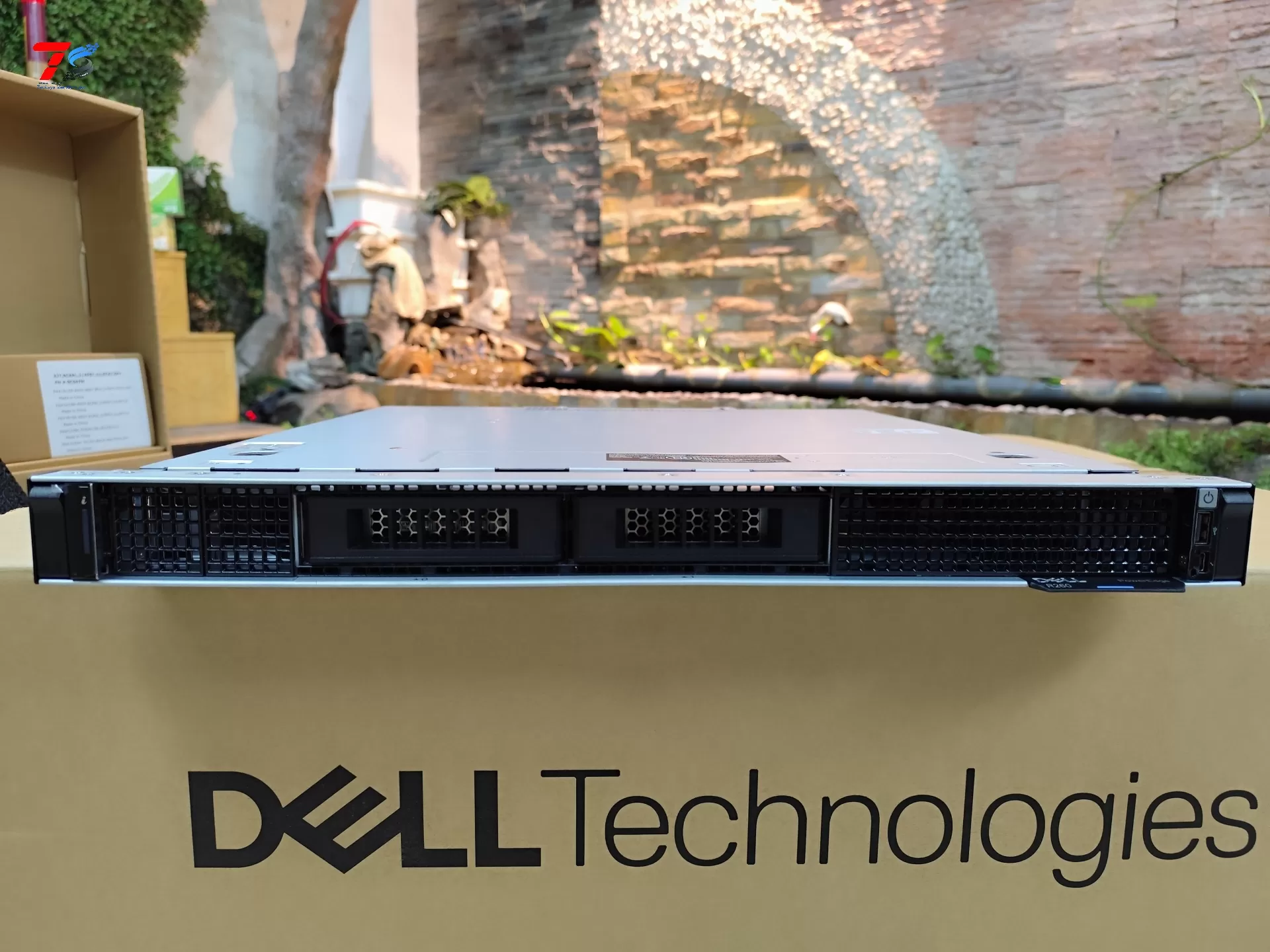 Máy chủ Dell PowerEdge R260 2x3.5'' - Intel Xeon 6315P/16GB/2TB HDD/PSU 450W/iDRAC9, Basic 16G/3Y